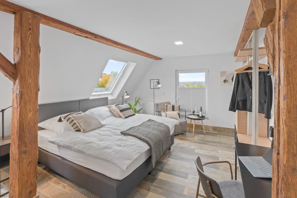 Bed, Photo of the whole room, Seating area, Bedroom, wardrobe