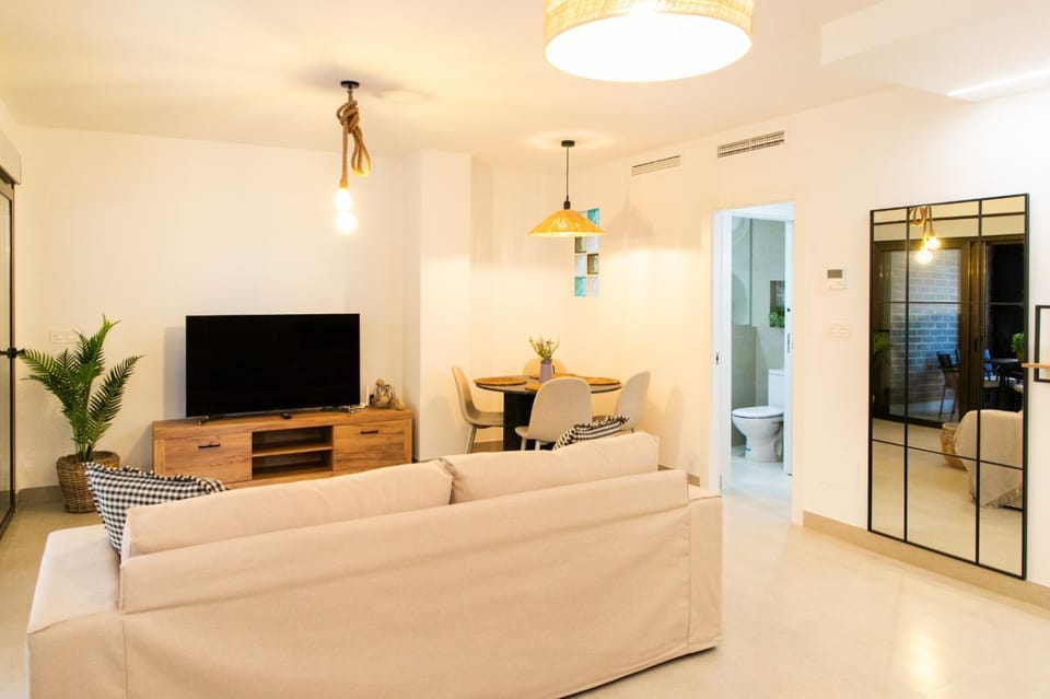 Communal lounge/ TV room, TV and multimedia, Living room, air conditioner