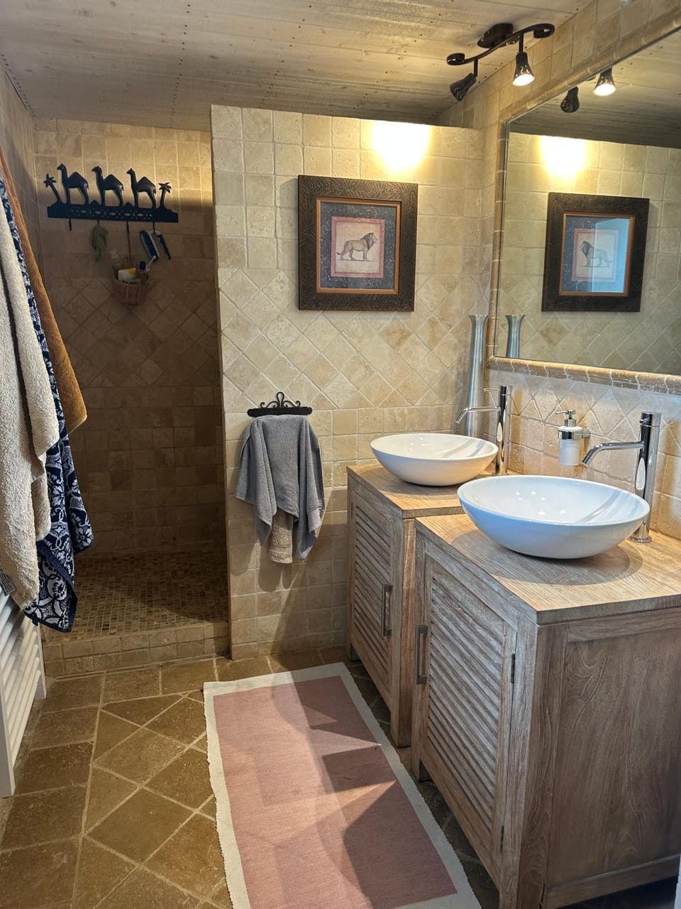 Bathroom, towels