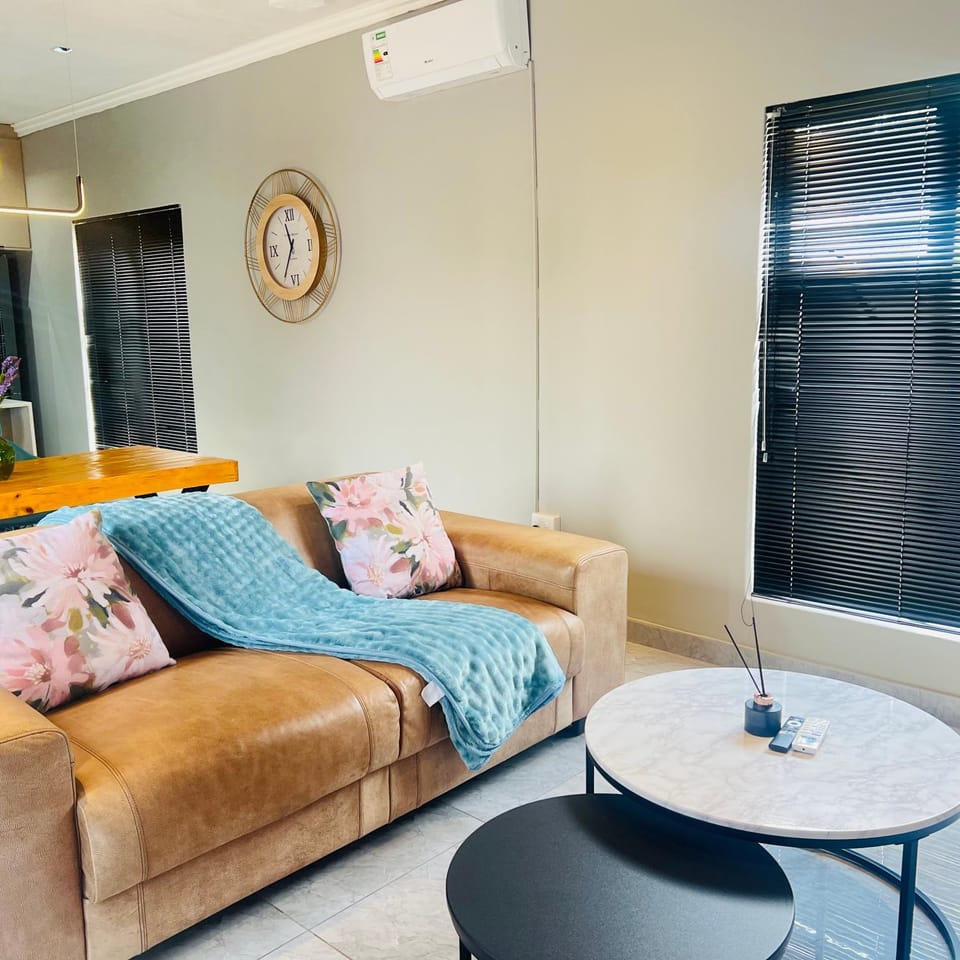 Mo's urban nest - with power backup Villa in Sandton