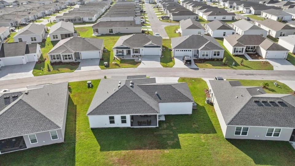 Property building, Day, Neighbourhood, Bird's eye view, City view, Street view, Location
