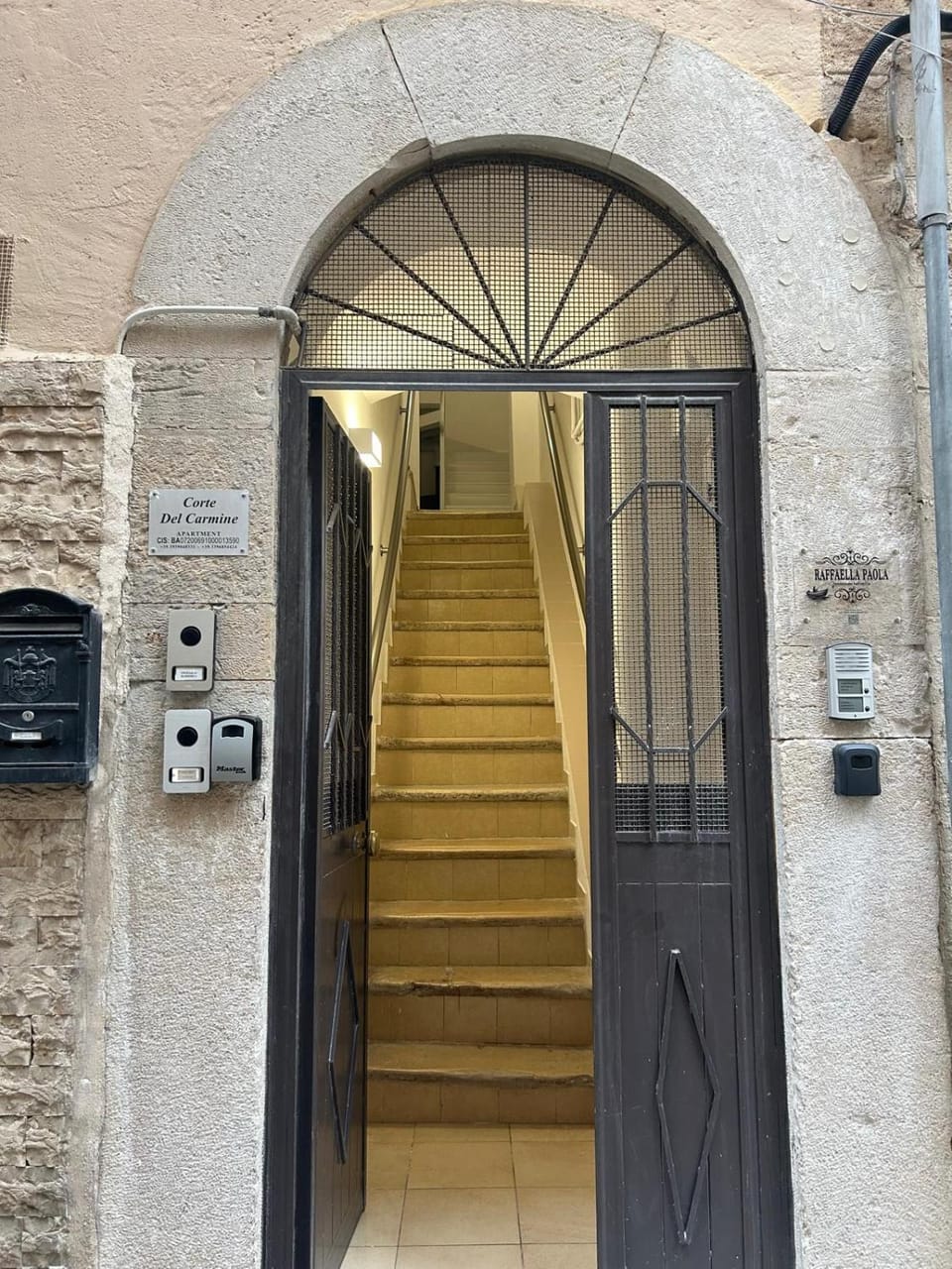 Facade/entrance