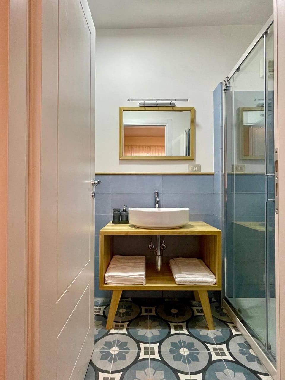 Bathroom, towels