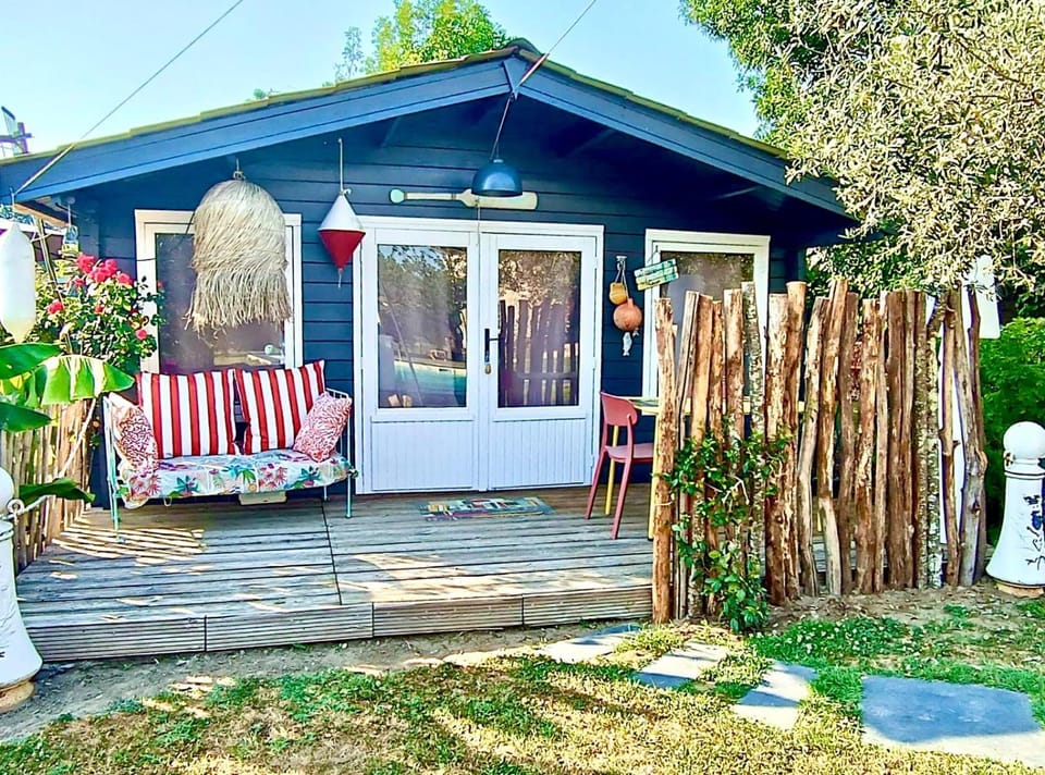 Cabane romantique climatisée avec piscine en pleine nature Bed and Breakfast in Nouvelle-Aquitaine