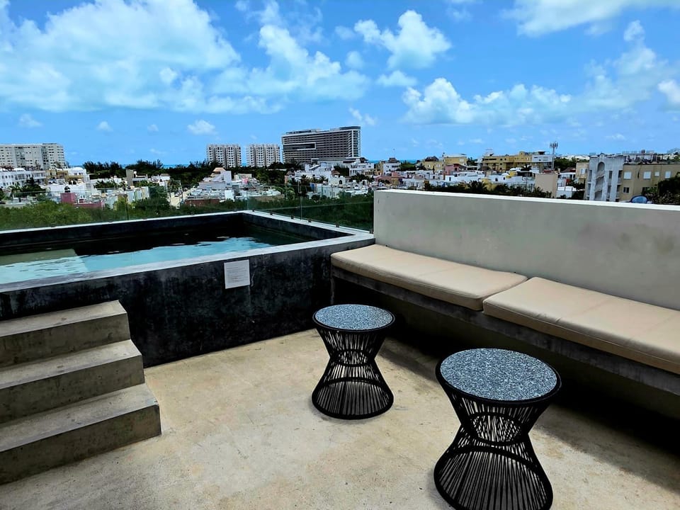Property building, View (from property/room), Balcony/Terrace, Seating area, Pool view, Swimming pool, Swimming pool, sunbed