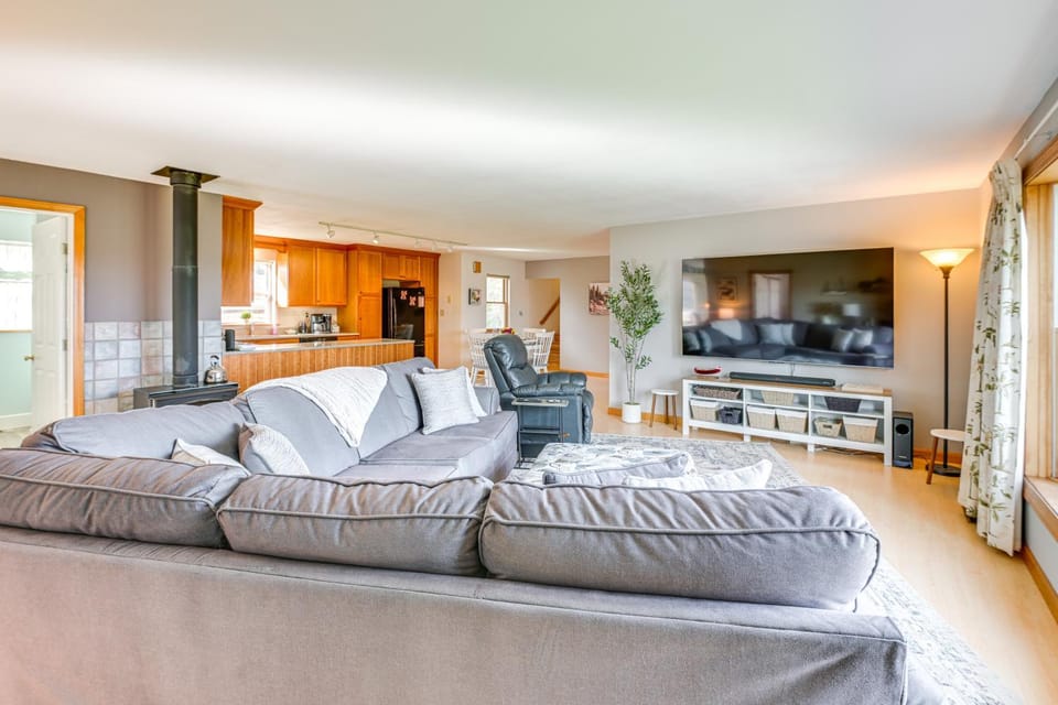 Bay Views: Peaceful Acadia National Park Getaway! House in Milbridge