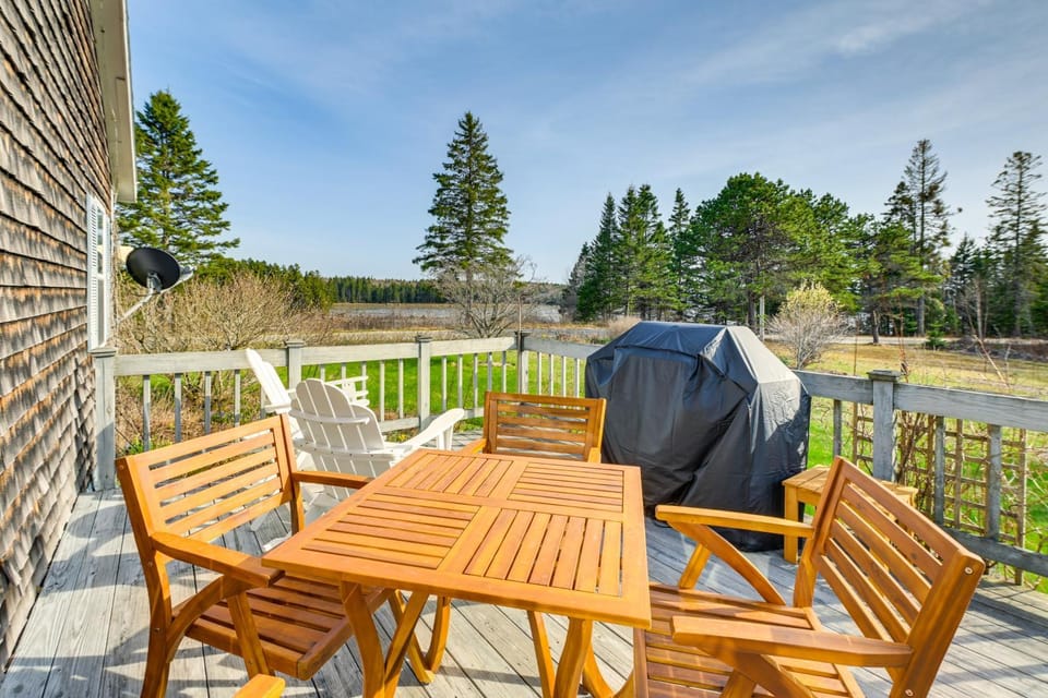 Bay Views: Peaceful Acadia National Park Getaway! House in Milbridge