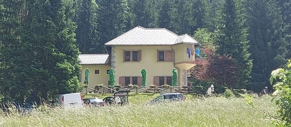 Dom dr Klementa Juga v Lepeni Bed and Breakfast in Friuli-Venezia Giulia