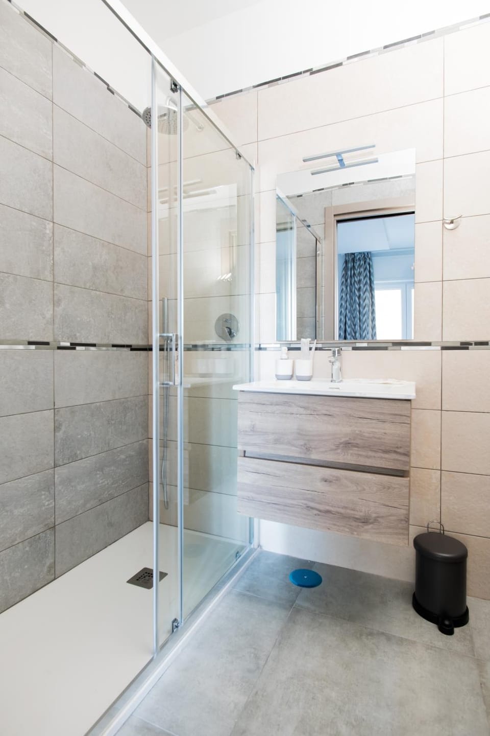 Shower, Bathroom, towels