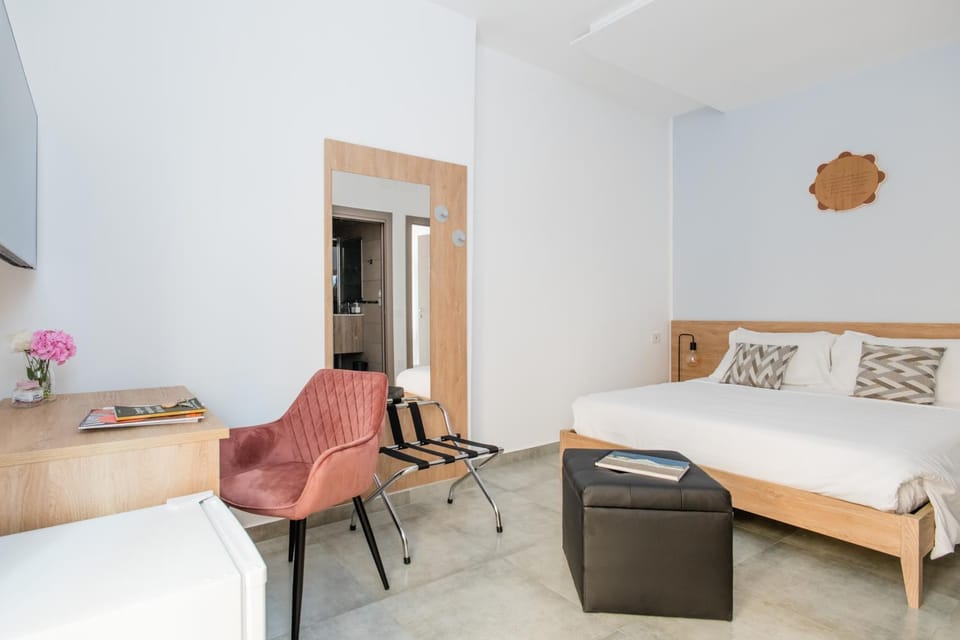 Bed, Day, Night, TV and multimedia, Living room, Photo of the whole room, Seating area, Bedroom, minibar, wardrobe, air conditioner