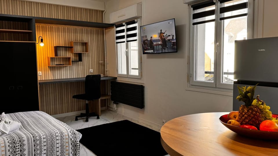 Bed, TV and multimedia