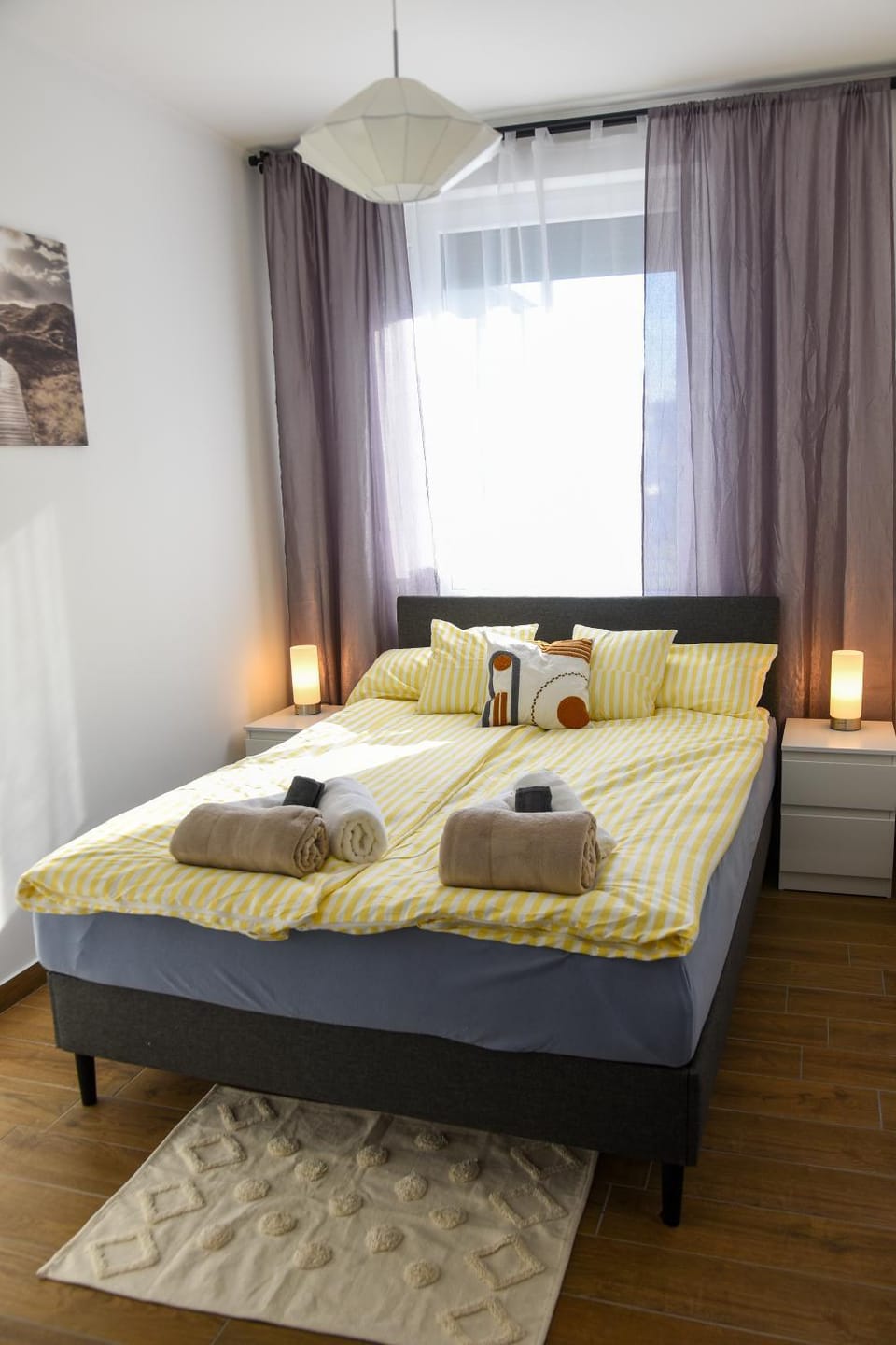 Bed, Photo of the whole room, Bedroom, towels