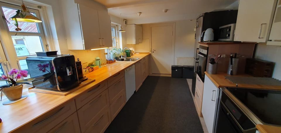 Kitchen or kitchenette, Internal: Not applicable to any particular room