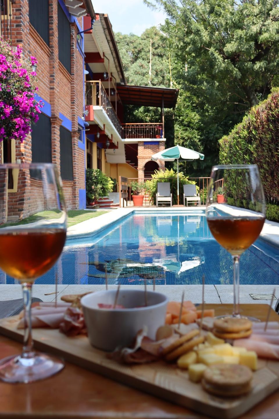 Property building, Patio, Day, Food and drinks, Swimming pool, Alcoholic drinks