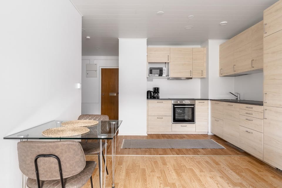 Kitchen or kitchenette, Dining area, oven, stove