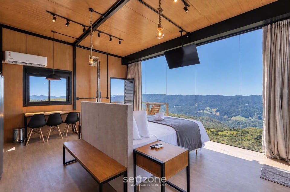 Bed, TV and multimedia, Balcony/Terrace, Bedroom, Mountain view