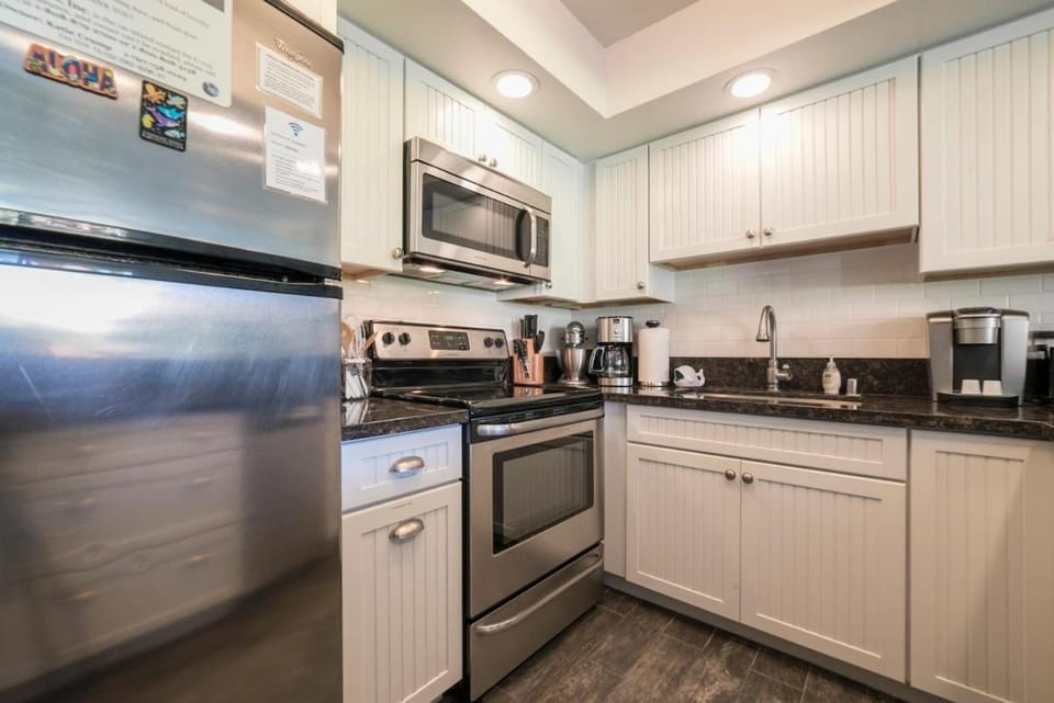 1bd Condo FREE AC great location - steps to ocean! Apartment in Kihei