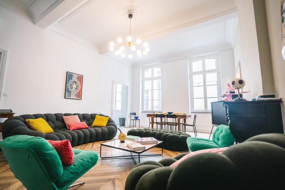 Living room, Seating area