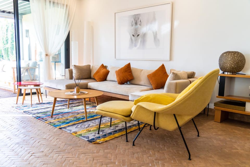 Living room, Seating area