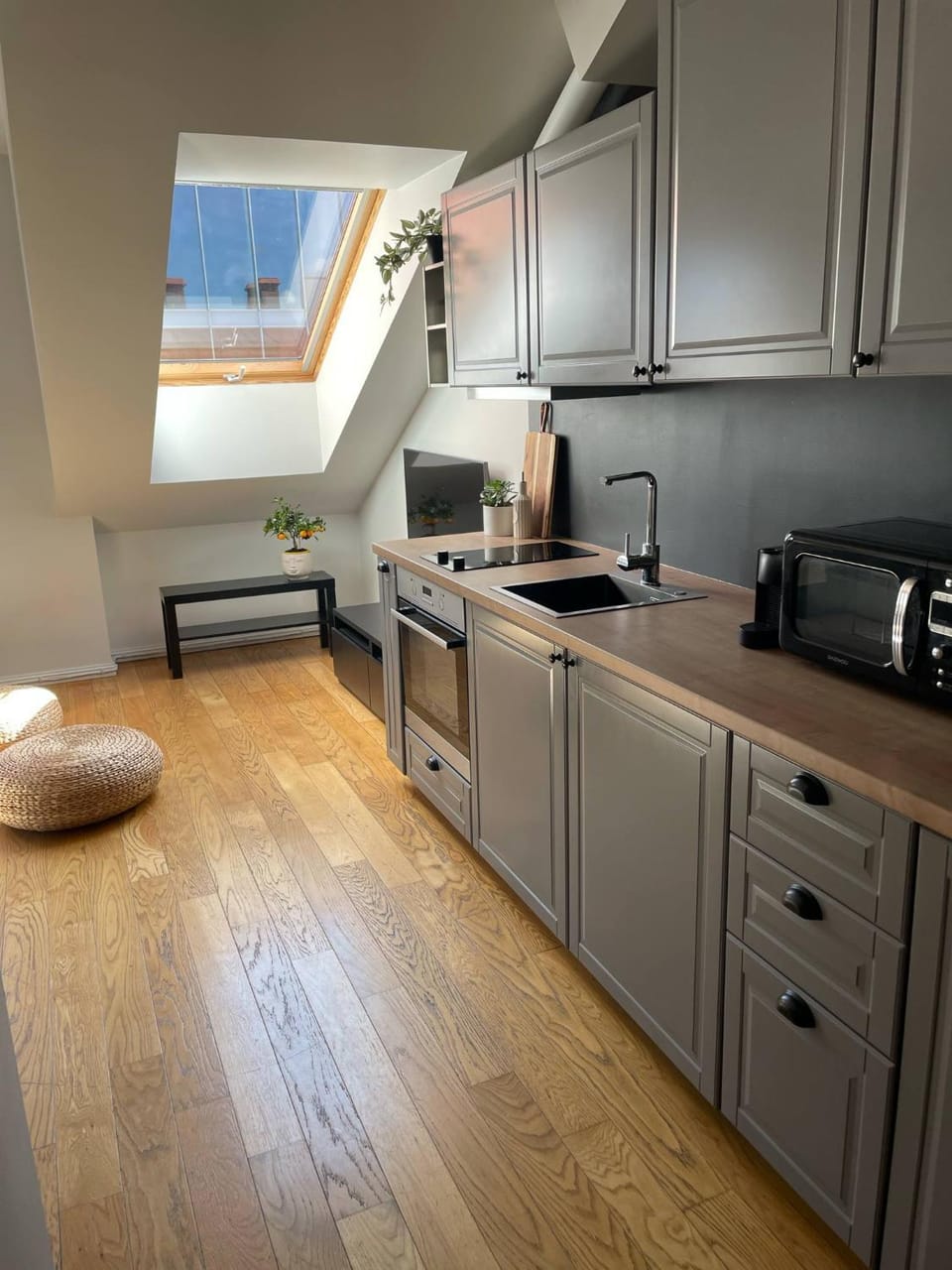 Coffee/tea facilities, Kitchen or kitchenette, stove, toaster