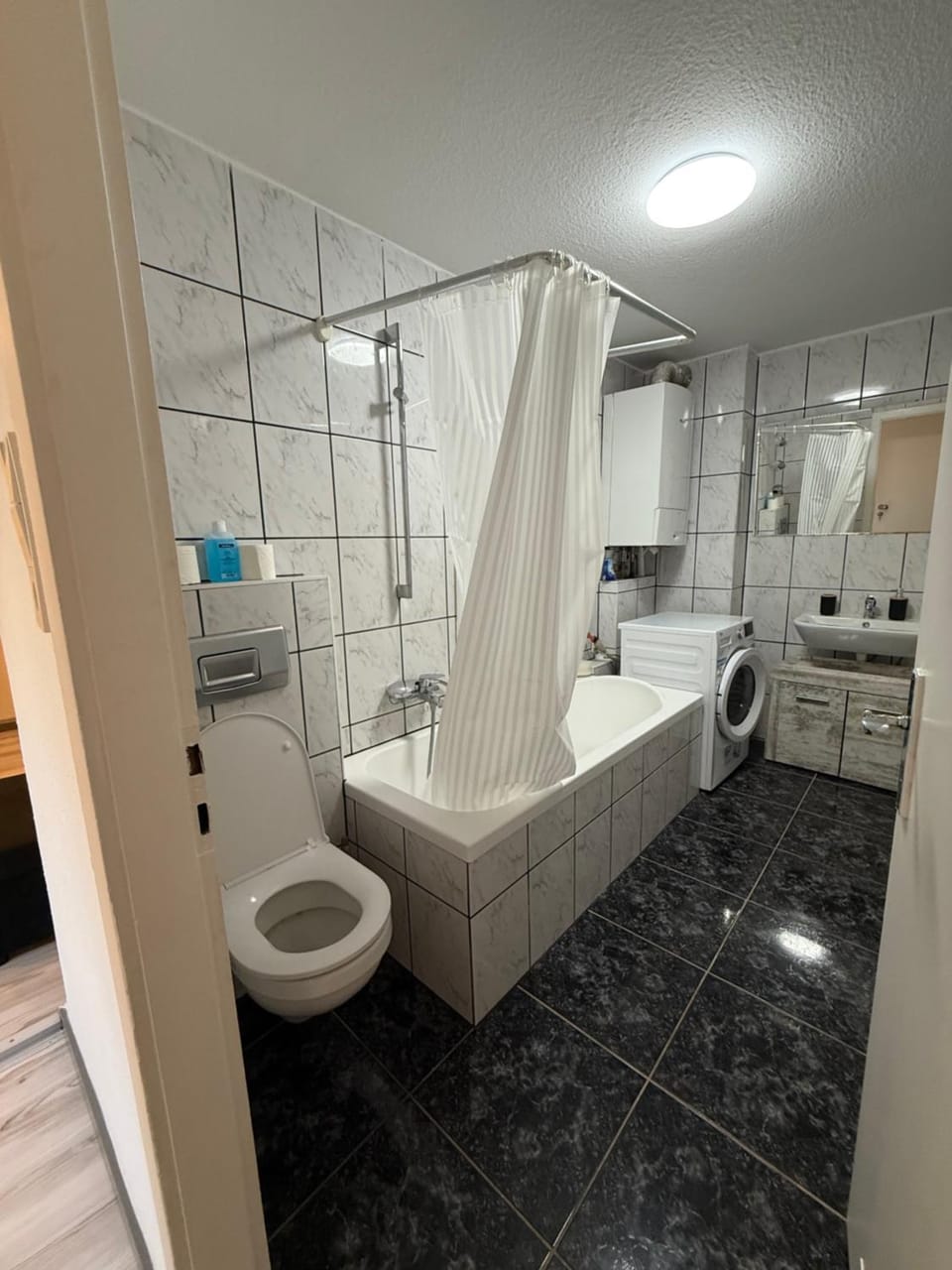 Shower, Toilet, Bathroom, Bath