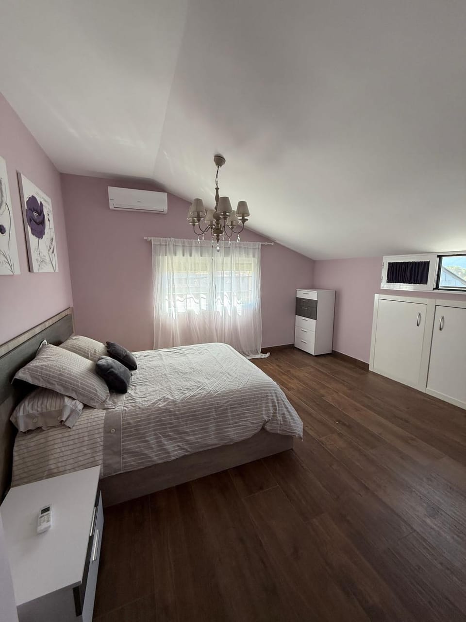 Bedroom, air conditioner