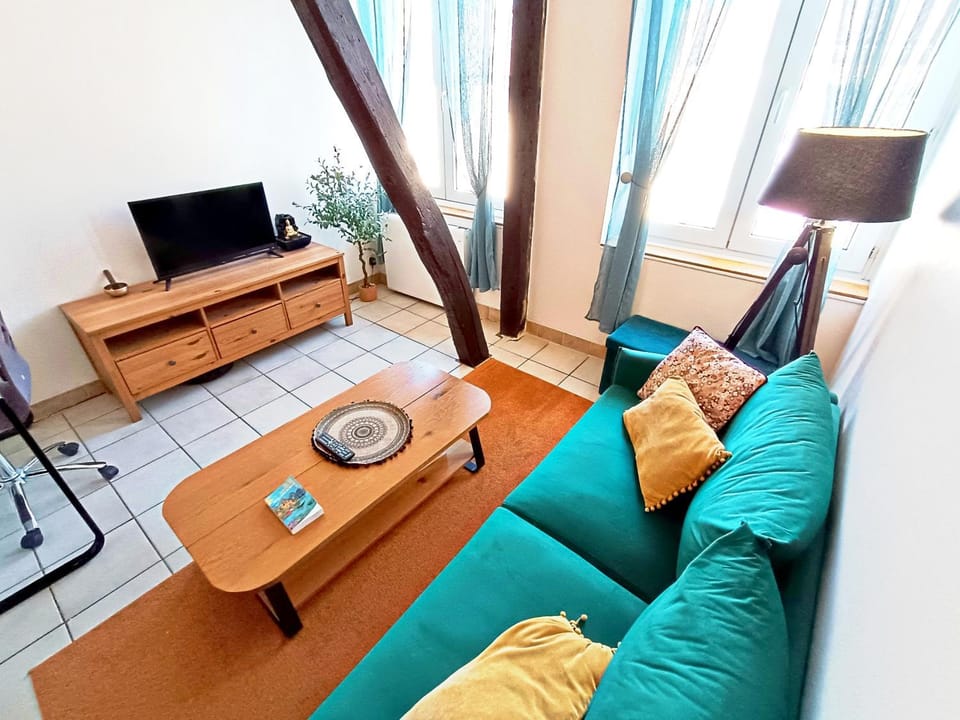 TV and multimedia, Living room, Seating area, internet