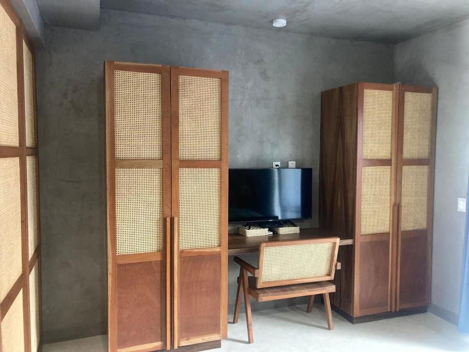 TV and multimedia, wardrobe