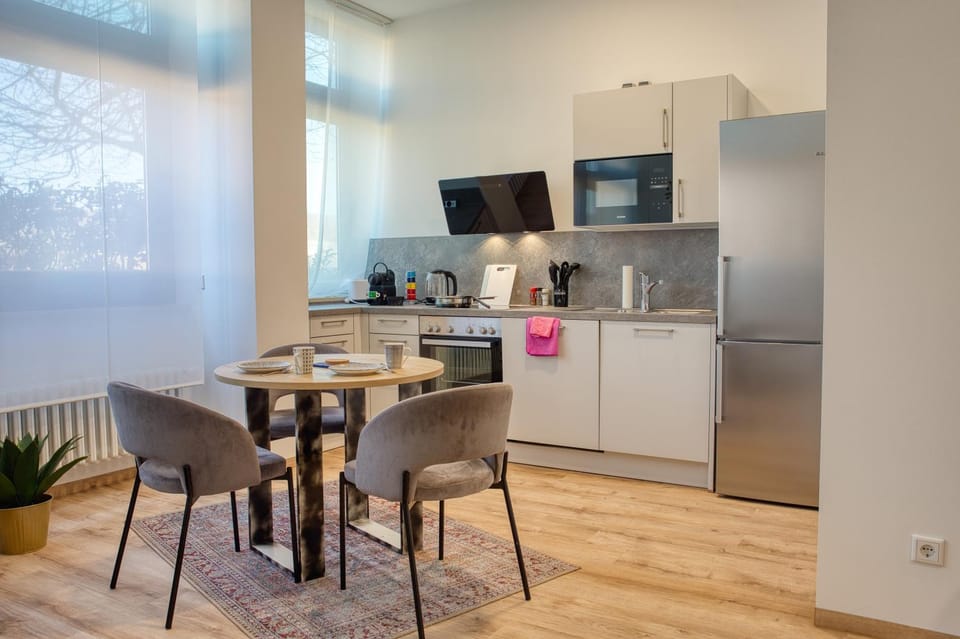Kitchen or kitchenette, Dining area, dishwasher, oven, stove