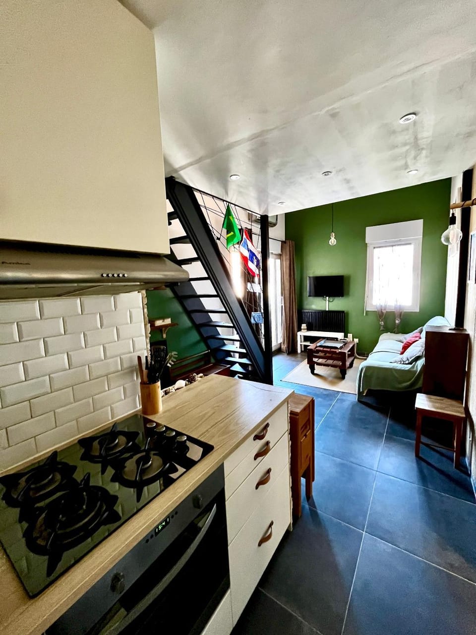 Kitchen or kitchenette, Living room, Seating area, stove, kitchen
