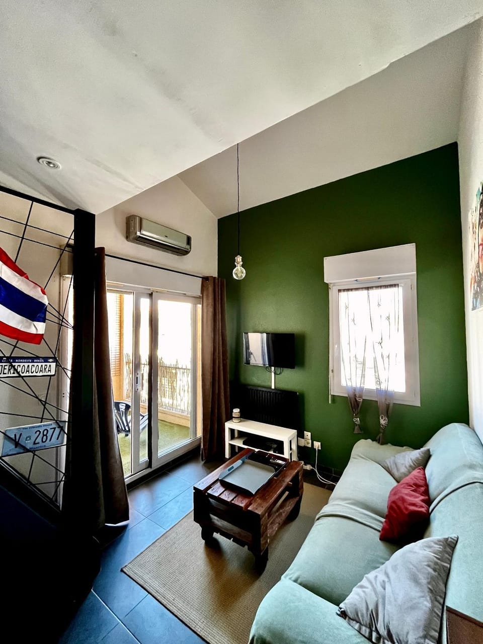 Patio, TV and multimedia, Living room, Seating area, air conditioner