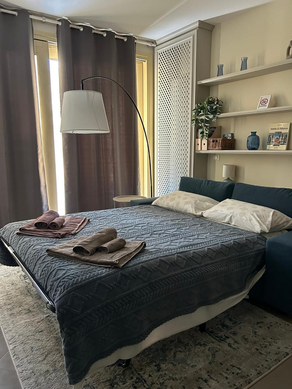 Bed, Living room