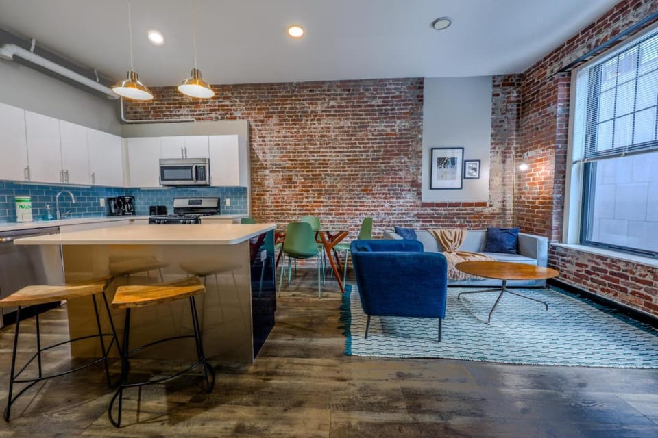 Luxury at 3br 2ba 200mbps Internet Apartment in Beacon Hill