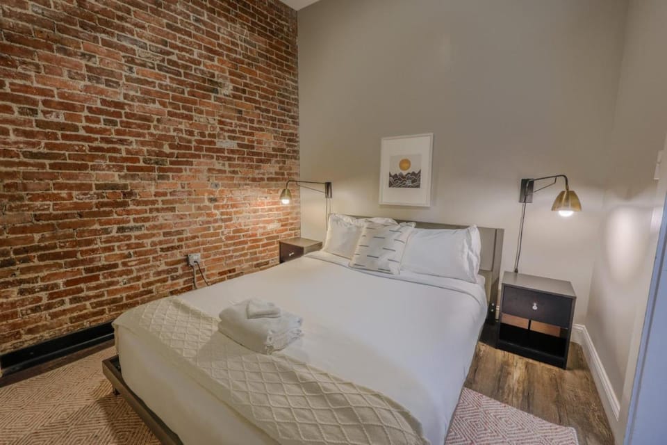 Luxury at 3br 2ba 200mbps Internet Apartment in Beacon Hill