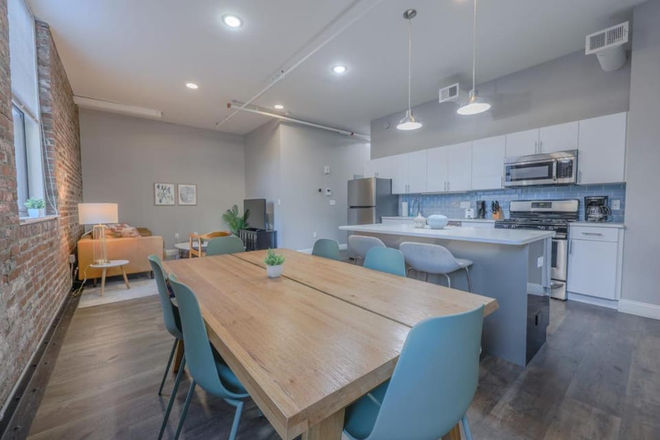 Furnished Luxury 3br, 2ba Loft Apartment in Beacon Hill