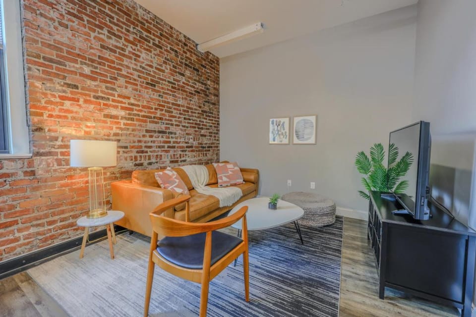 Furnished Luxury 3br, 2ba Loft Apartment in Beacon Hill