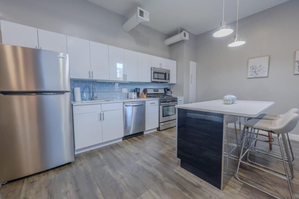 Furnished Luxury 3br, 2ba Loft Apartment in Beacon Hill