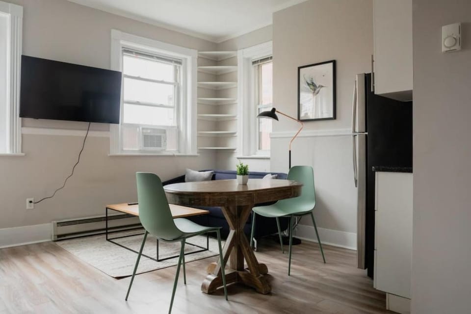 Centrally located 1bed Newbury Street Apartment in Back Bay