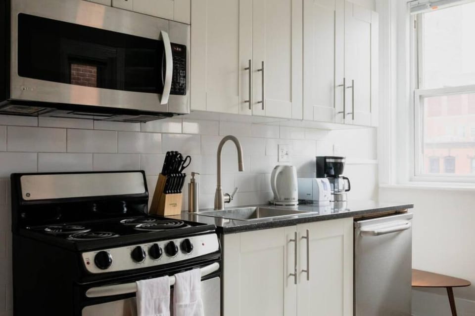 Centrally located 1bed Newbury Street Apartment in Back Bay