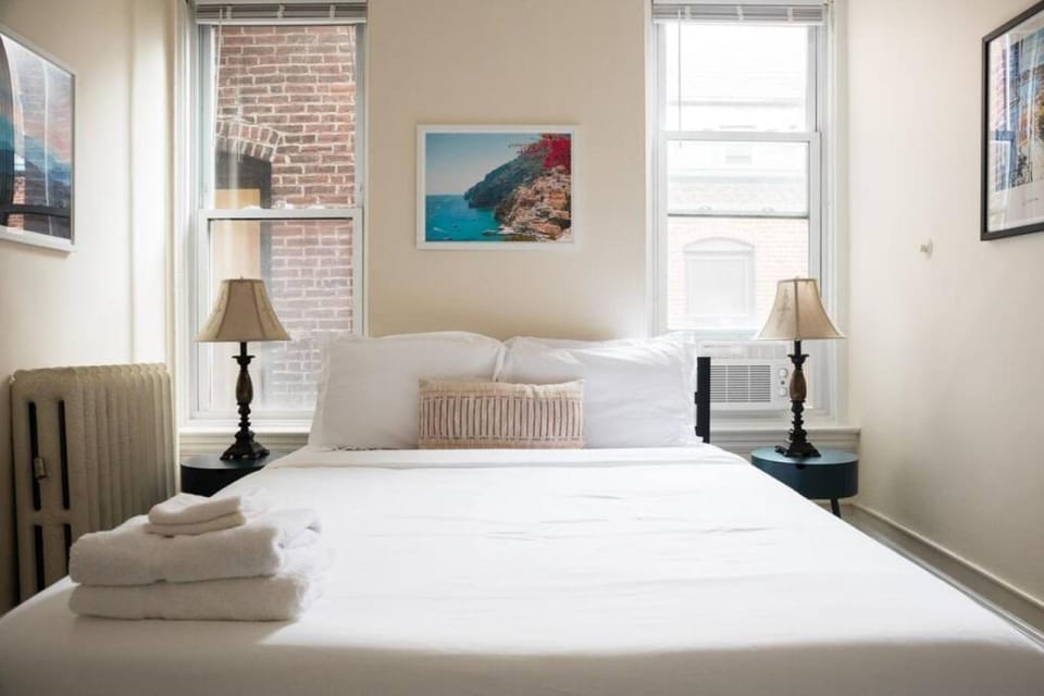 Charming 1 Bedroom Newbury Street Apartment in Back Bay