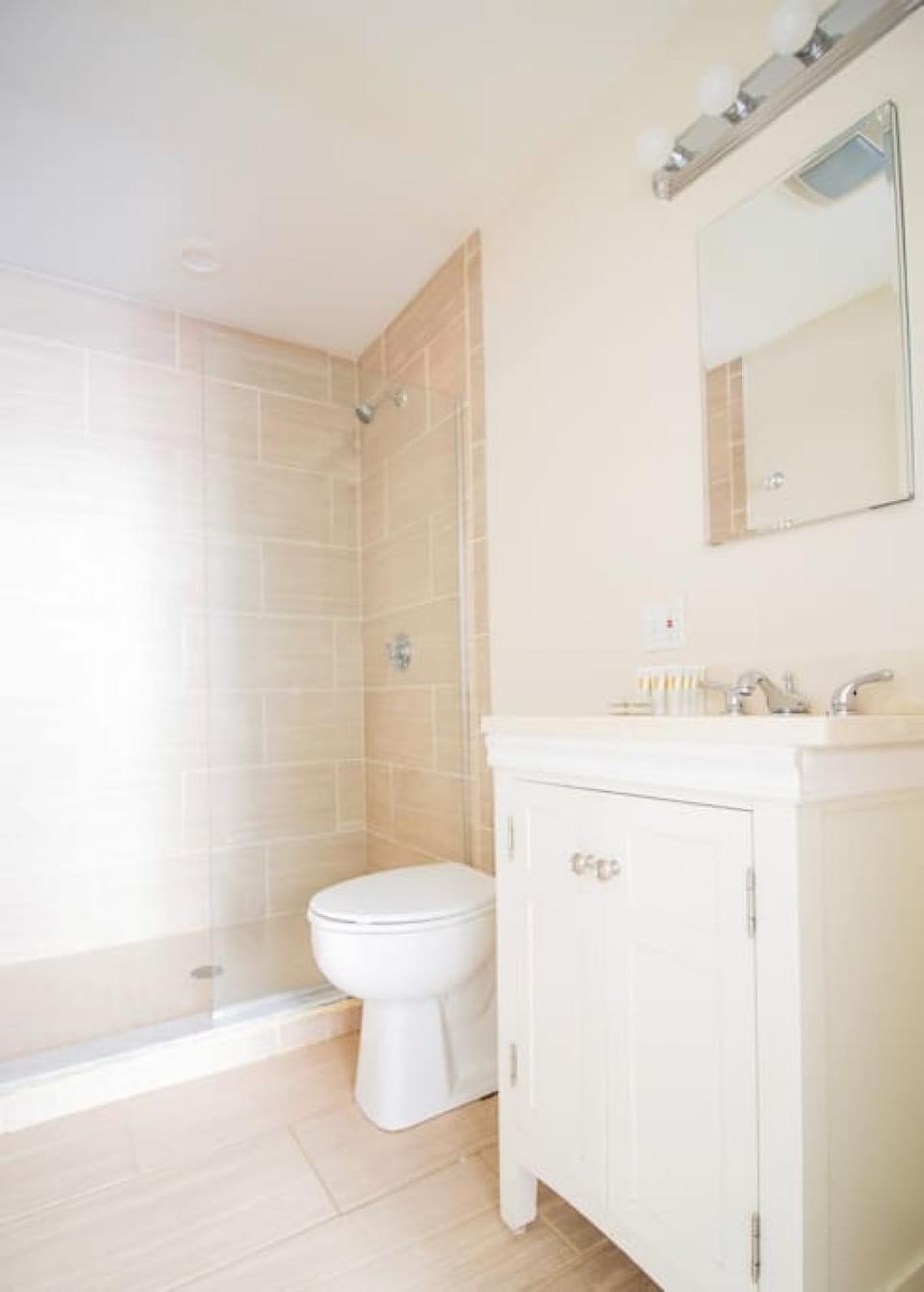 Airy Studio Downtown Boston Pet Friendly Apartment in South Boston