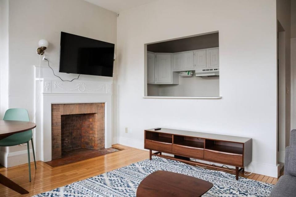 Cozy 1BDR Close to Fenway Apartment in Boston