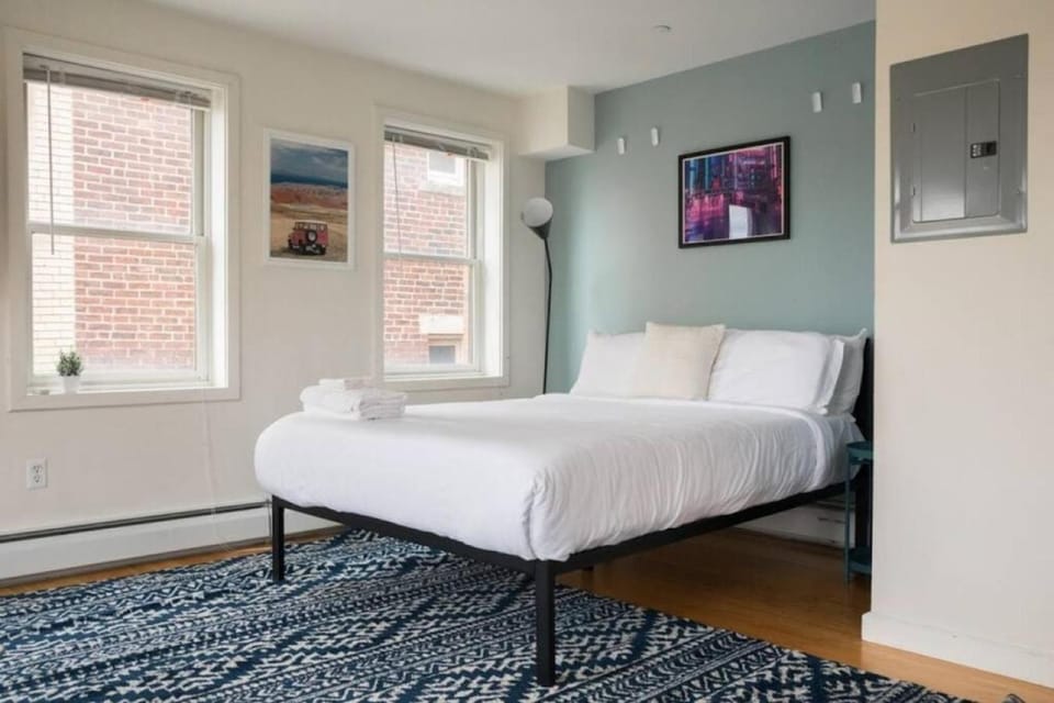 Bright Spacious Fenway Studio Apartment in Boston
