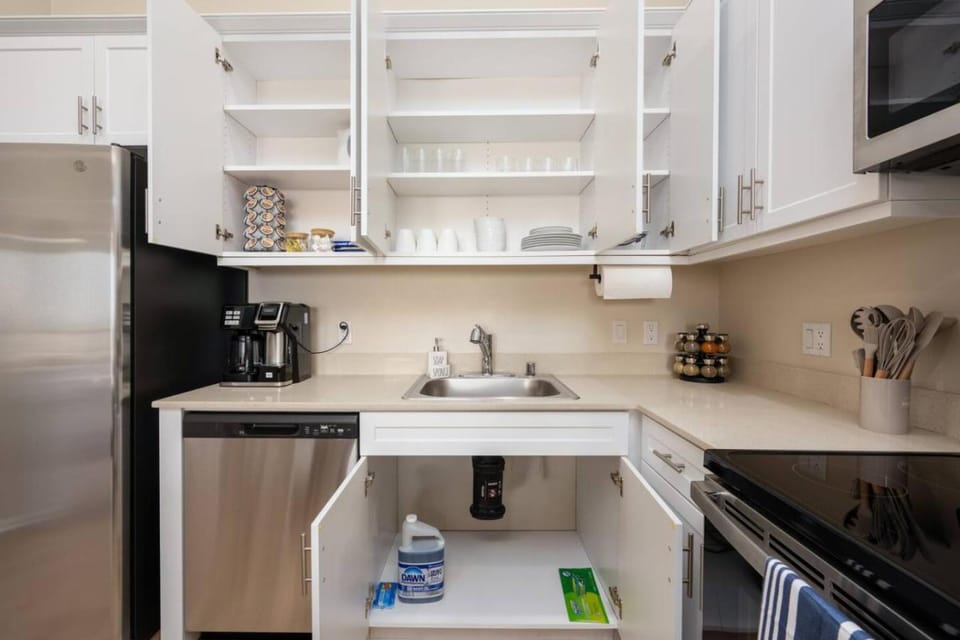 Lux N Park Penthouse King Beds Workspaces Parking Apartment in San Diego