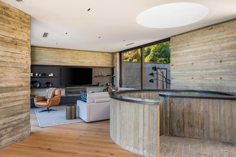 Communal lounge/ TV room, TV and multimedia, Living room, Seating area