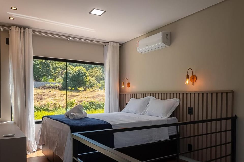Bed, Photo of the whole room, towels, air conditioner