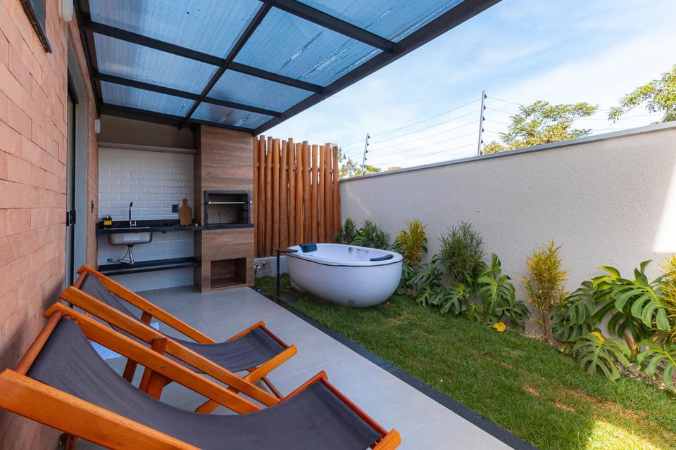 Patio, Natural landscape, Garden, Hot Tub, sunbed