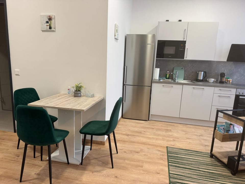 Seating area, Dining area, stove, kitchen, kitchen