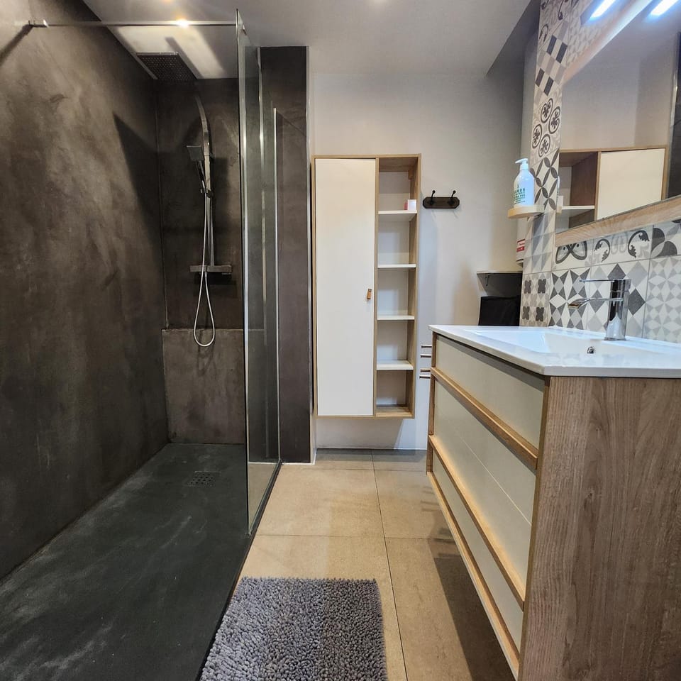 Shower, Bathroom