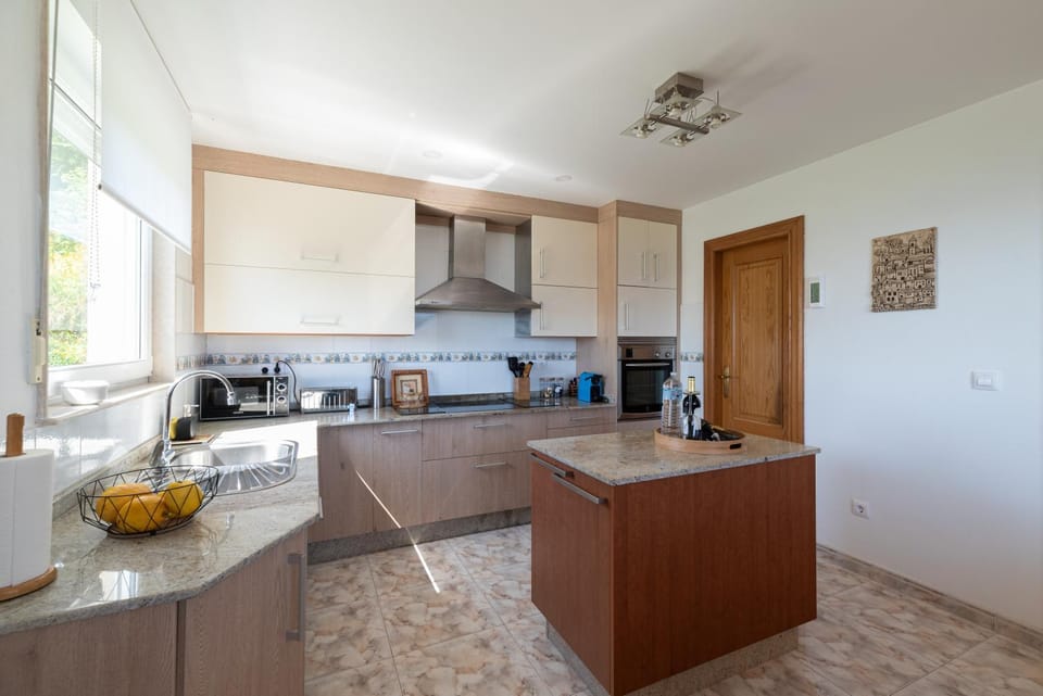 Kitchen or kitchenette, Dining area, dishwasher